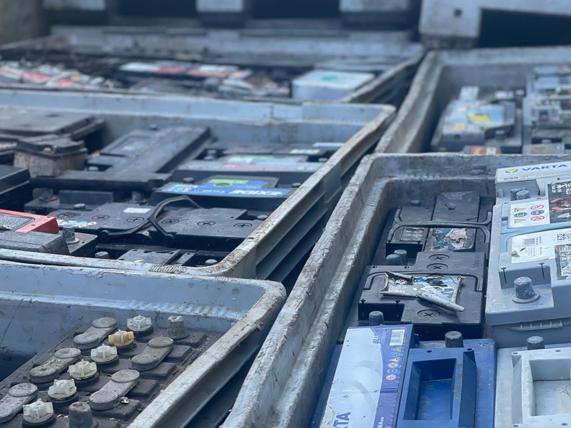 Nolietoti svina akumulatori